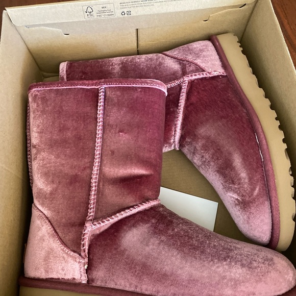NIB UGGs classic short II velvet boots - Picture 12 of 13